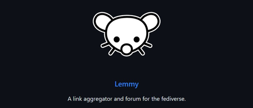 L'immagine presenta un design minimalista su uno sfondo nero. Al centro, c'è un'illustrazione bianca di un lemming con grandi orecchie e un naso prominente, che è il simbolo di lemmy. Sotto l'immagine del topo, il testo "Lemmy" è scritto in blu, seguito da una descrizione in bianco che recita: "A link aggregator and forum for the fediverse." Questo suggerisce che Lemmy è un servizio che funge da aggregatore di link e forum per la fediverse, una rete di social media decentralizzata.