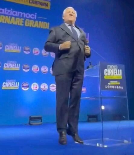 Tajani saltarello anticomunista