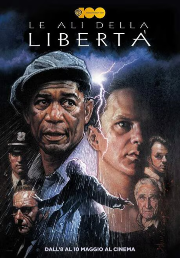 L'immagine è un manifesto cinematografico per il film intitolato "LE ALI DELLA LIBERTÀ" (il titolo italiano di The Shawshank Redemption).

Soggetto Principale: Il manifesto è dominato dai primi piani di due attori principali:

Sulla sinistra, Morgan Freeman, che indossa un cappello e ha un'espressione seria.

Sulla destra, un volto in ombra che sembra essere quello di Tim Robbins, con uno sguardo intenso.

Composizione e Atmosfera: L'immagine ha un tono scuro e drammatico. La parte centrale è attraversata da un fulmine, con l'effetto di una forte pioggia, e in basso al centro si vede una figura di spalle con le braccia leggermente aperte, immersa nella pioggia.

Personaggi Secondari: Ai lati dei due volti principali, ci sono volti di altri personaggi più piccoli e in ombra, tra cui un uomo che sembra essere un secondino o un poliziotto e un uomo anziano in basso a destra.

Testo: In alto, si legge chiaramente il titolo "LE ALI DELLA LIBERTÀ" in caratteri grandi e bianchi. In basso, un testo promozionale indica le date "DALL'8 AL 10 MAGGIO AL CINEMA". È presente anche il logo della Warner Bros. 100th Anniversary.

L'immagine comunica un senso di dramma, tensione e speranza (simboleggiata forse dalla luce del fulmine o il titolo stesso) tipico dei film a sfondo carcerario.