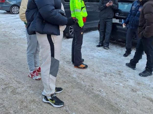 Turisti in tuta e scarpe da ginnastica recuperati dal Soccorso Alpino