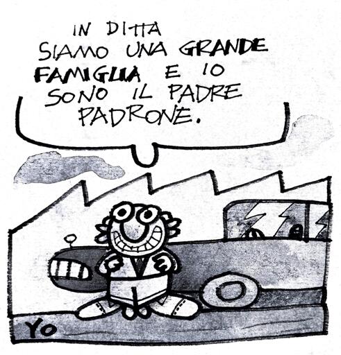 Omino soddisfatto davanti alla fabbrichetta - 'In ditta siamo una grande famiglia e io sono il padre padrone'