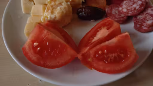 Tomato slices sticking together
